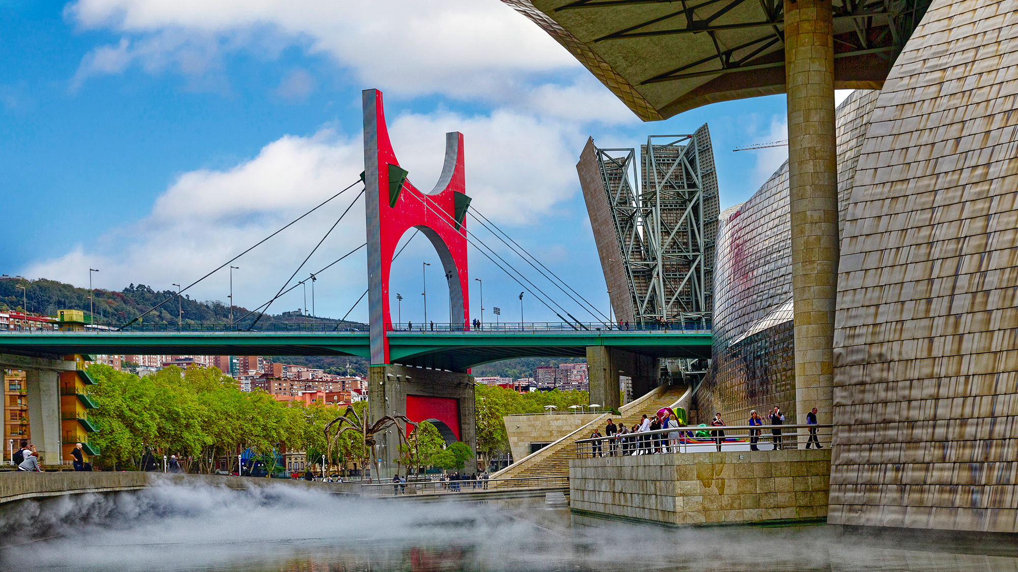 Bilbao - Musée Guggenheim sur les bords du Nervión