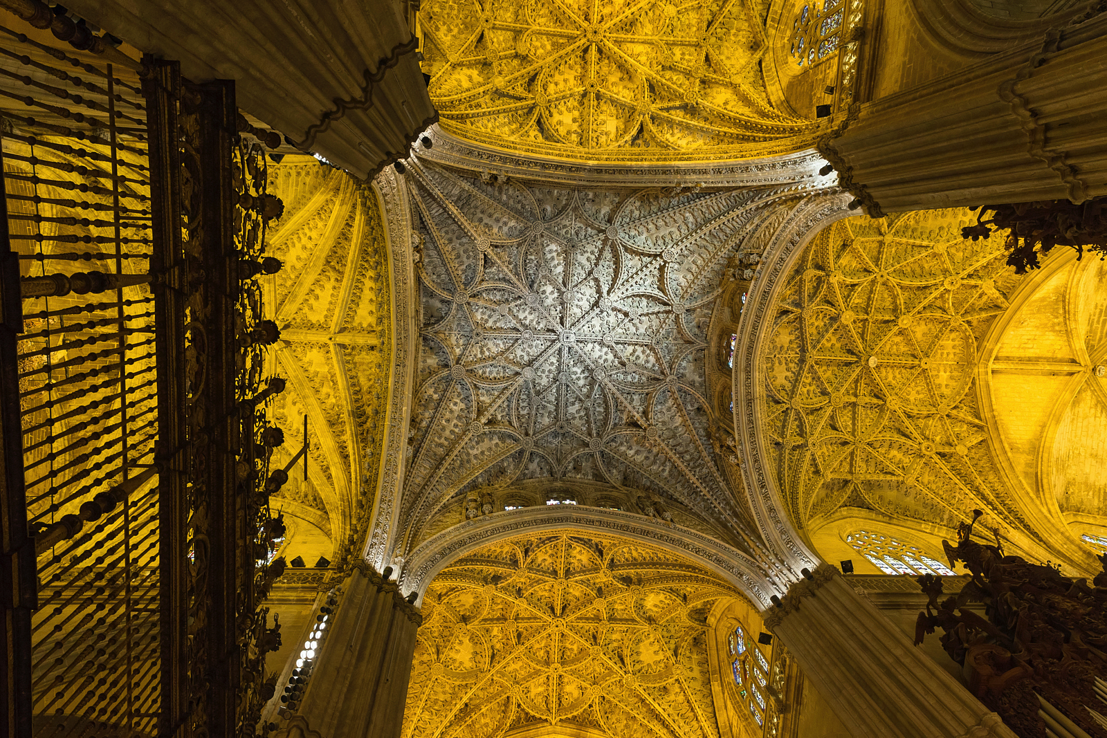 La cathédrale Notre-Dame-du-Siège de Séville est l'église-mère de l'archidiocèse de Séville