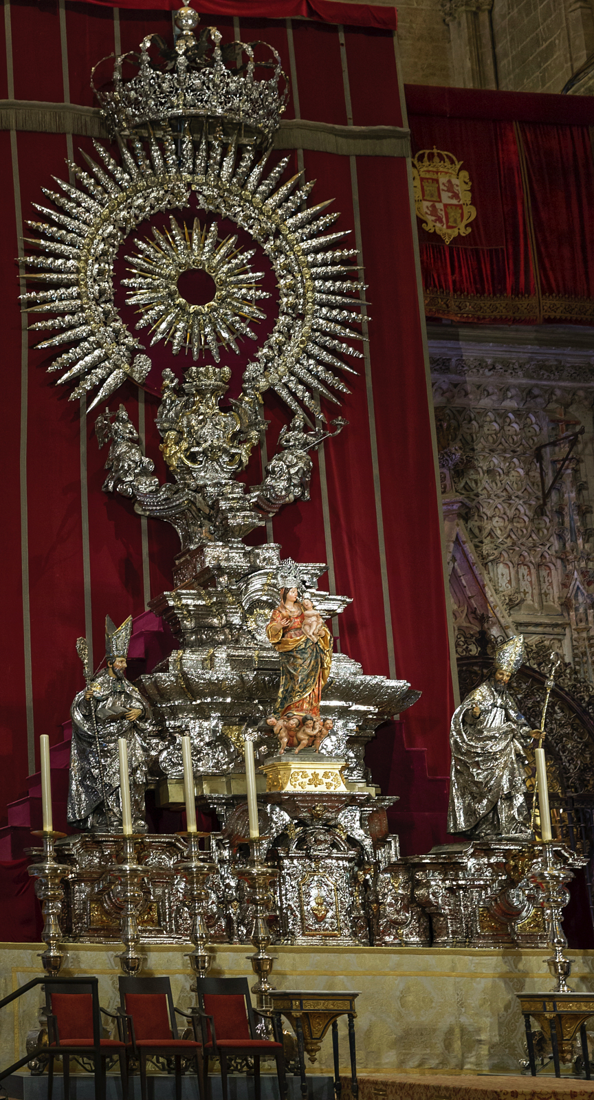 La cathédrale Notre-Dame-du-Siège de Séville est l'église-mère de l'archidiocèse de Séville