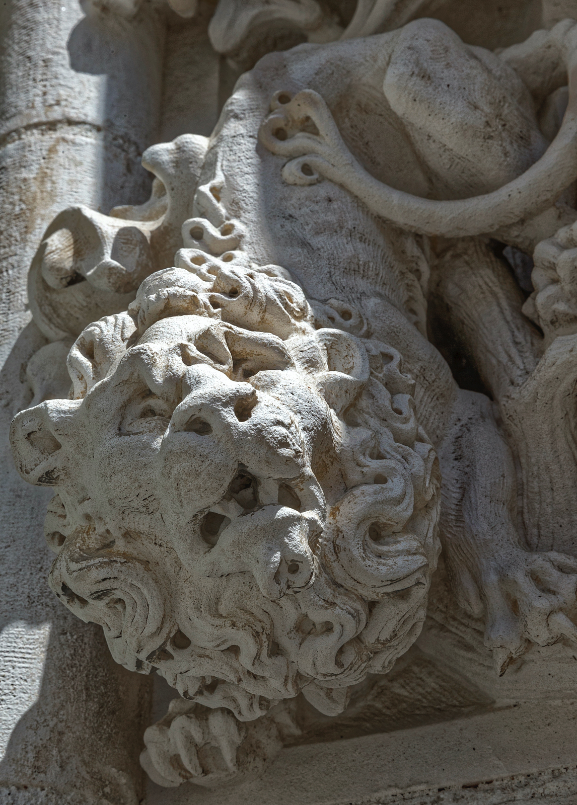 La cathédrale Notre-Dame-du-Siège de Séville est l'église-mère de l'archidiocèse de Séville